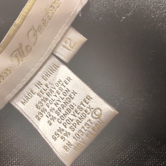 Elegant Plaid Sleeveless Dress with Chain Accent Size 12 - Picture 11 of 16